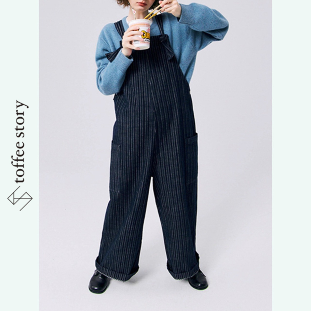 静かな午後を歩くストライプオーバーオール 《P0271》