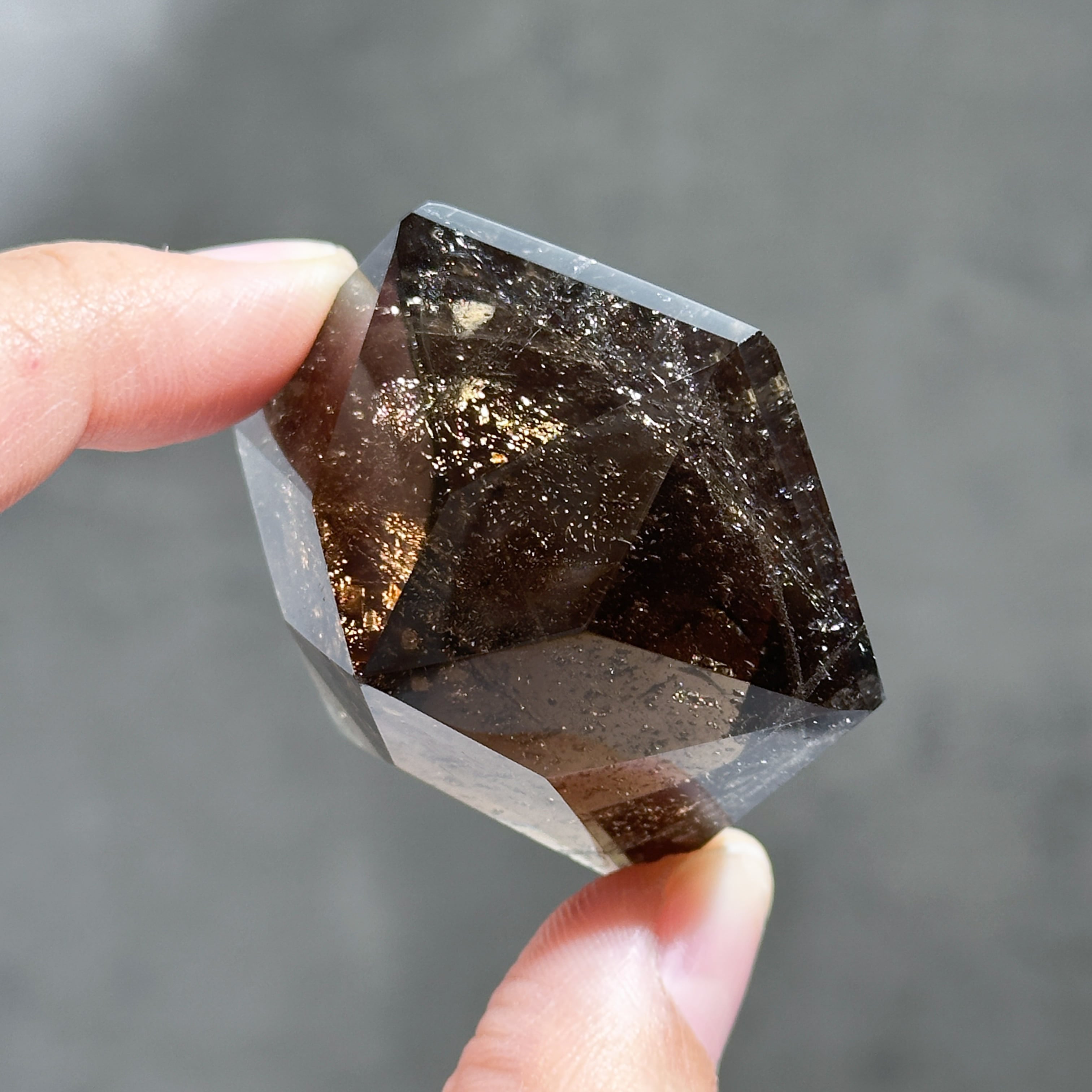 高品質】ミナスジェライス産スモーキークォーツ ダイヤモンドカット 31