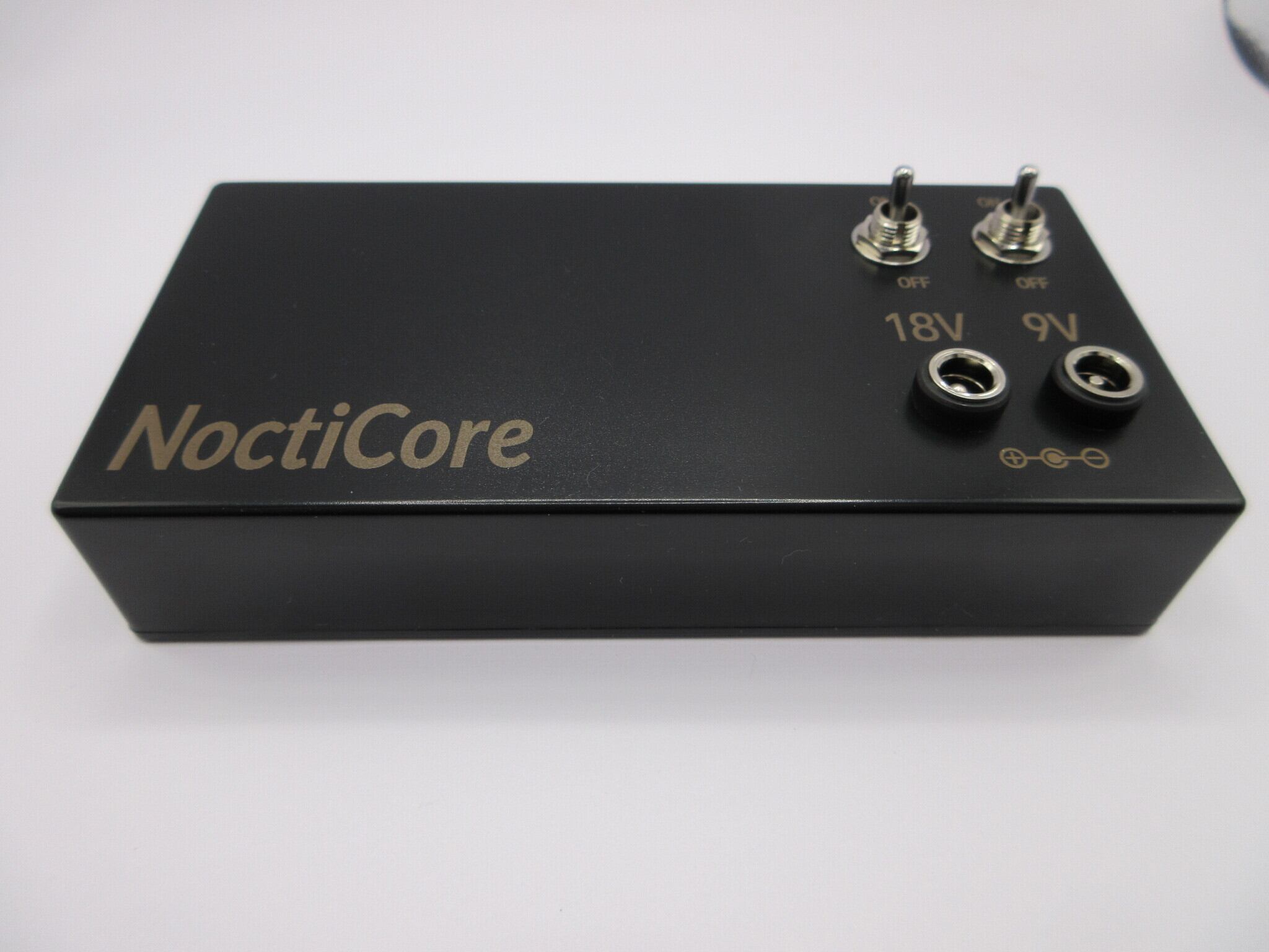 NoctiCore 18V 9V電池パワーサプライ 18V対応型 | HF GUITAR EFFECT