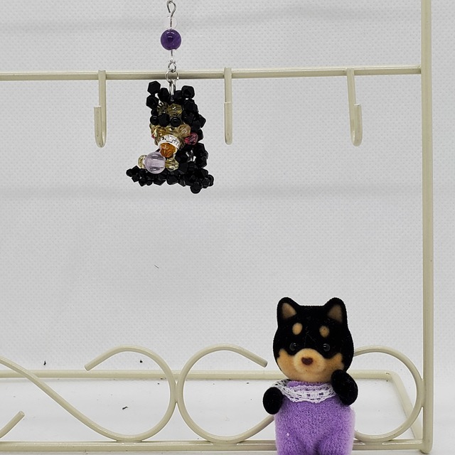 アメジストの愛を守る力と癒しの力を引き寄せる赤ちゃんシバイヌのビーズアクセサリー