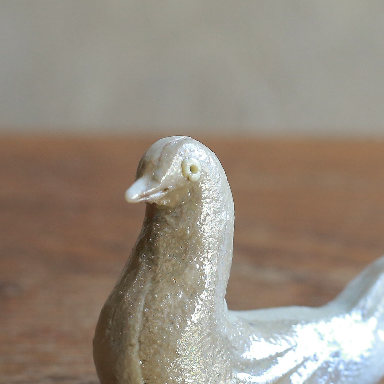 色とりどりの水鳥が集う、陶器の箸置き