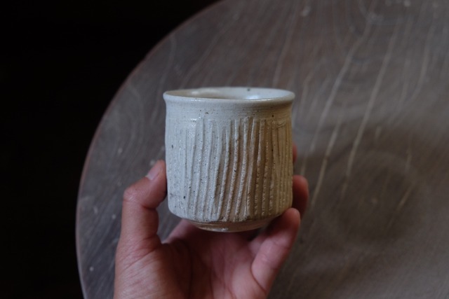 伊黒陶石鎬湯呑/志郎　　　　　　Igro-porcelain clay fluted carving cup/Shiro