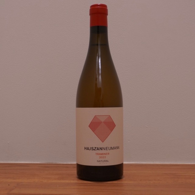 ハイクオリティのオレンジ飲みたいならこれです。Hajszan Neumann,  Traminer Natural 2022