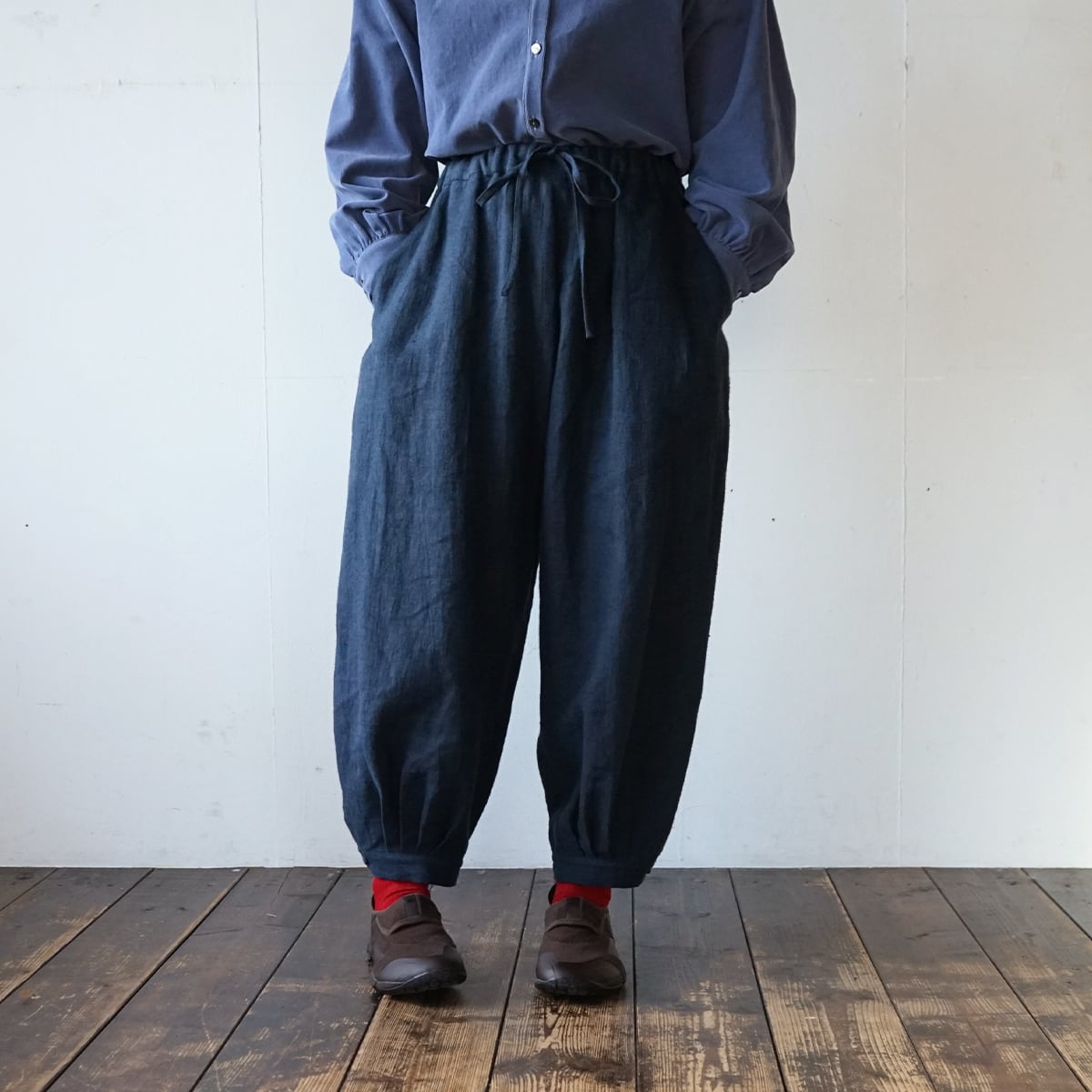 リネン ネイビー カジュアルパンツ フランネルリネンタックパンツ［ネイビー］［股下55cm］ | minimatoi
