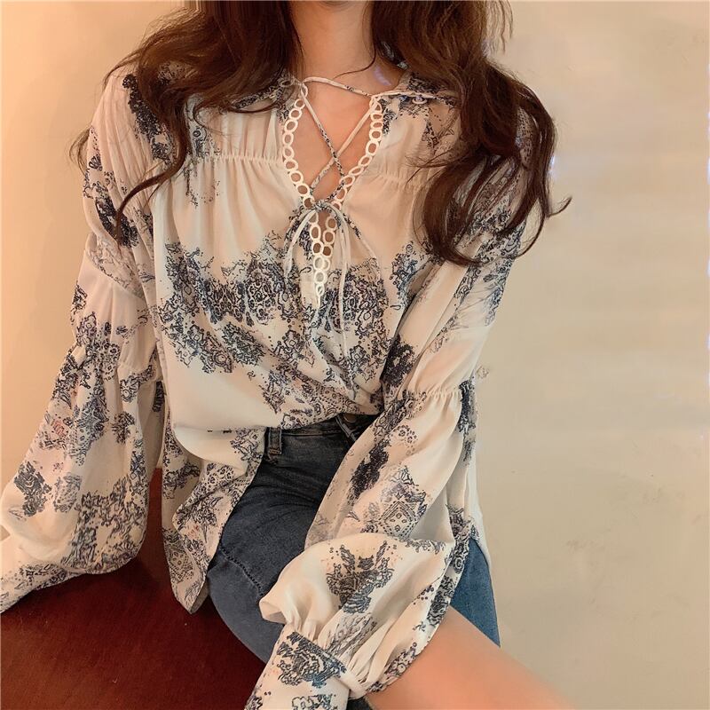 香港スタイルのレトロな小さな花柄シャツ女性の秋の長袖シャツジャケットデザインニッチスタイルのショートトップ ブラックストロベリース88326112515