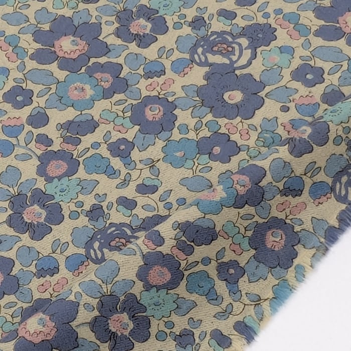 リバティ・ファブリックス ●エアリーコット生地● Betsy ベッツィ ブルー 約108×50cm