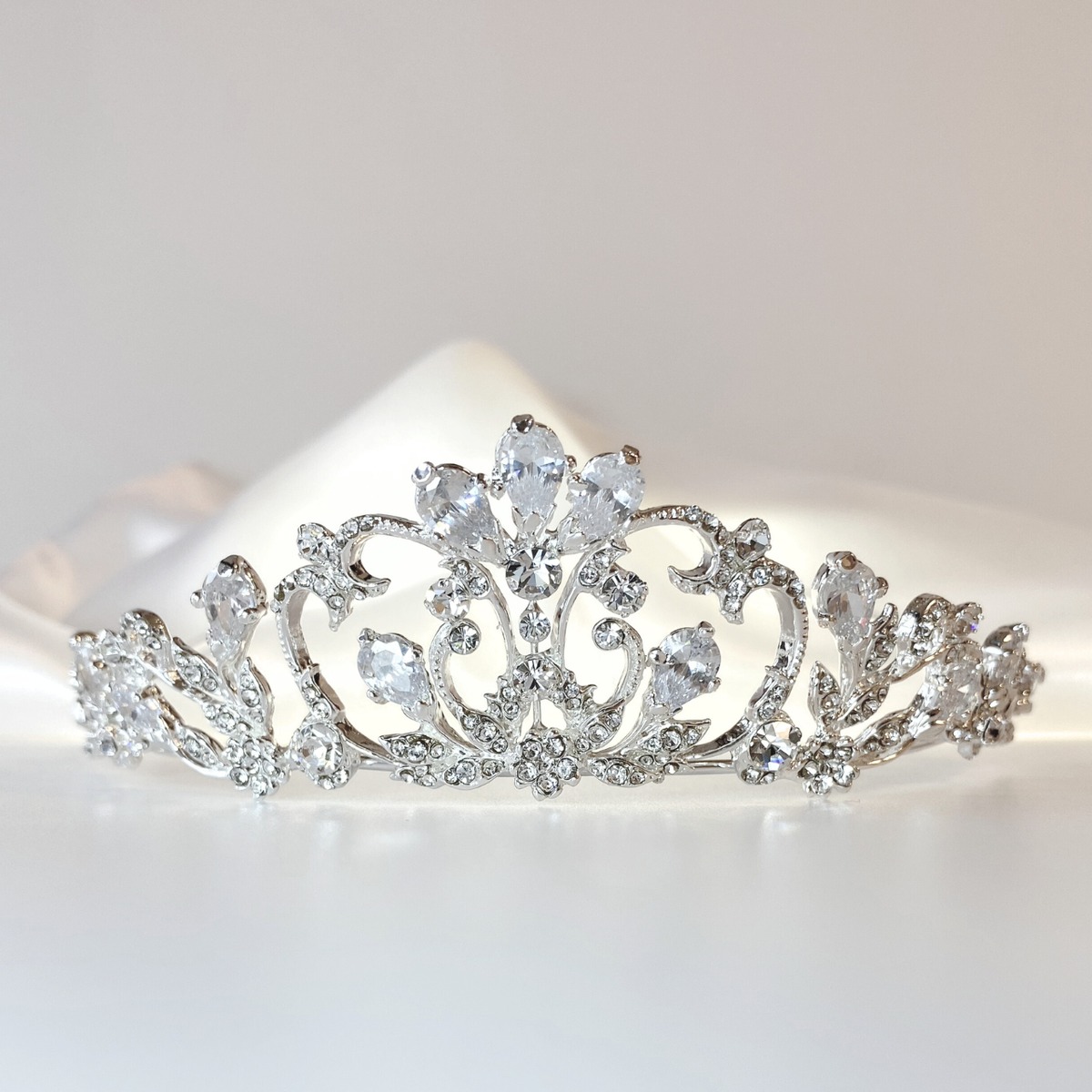 【あしゃかしゃま様用】IVORY & CO. ティアラ　ヘップバーン 766c4e58522b1475242b9fd7f3a2f6