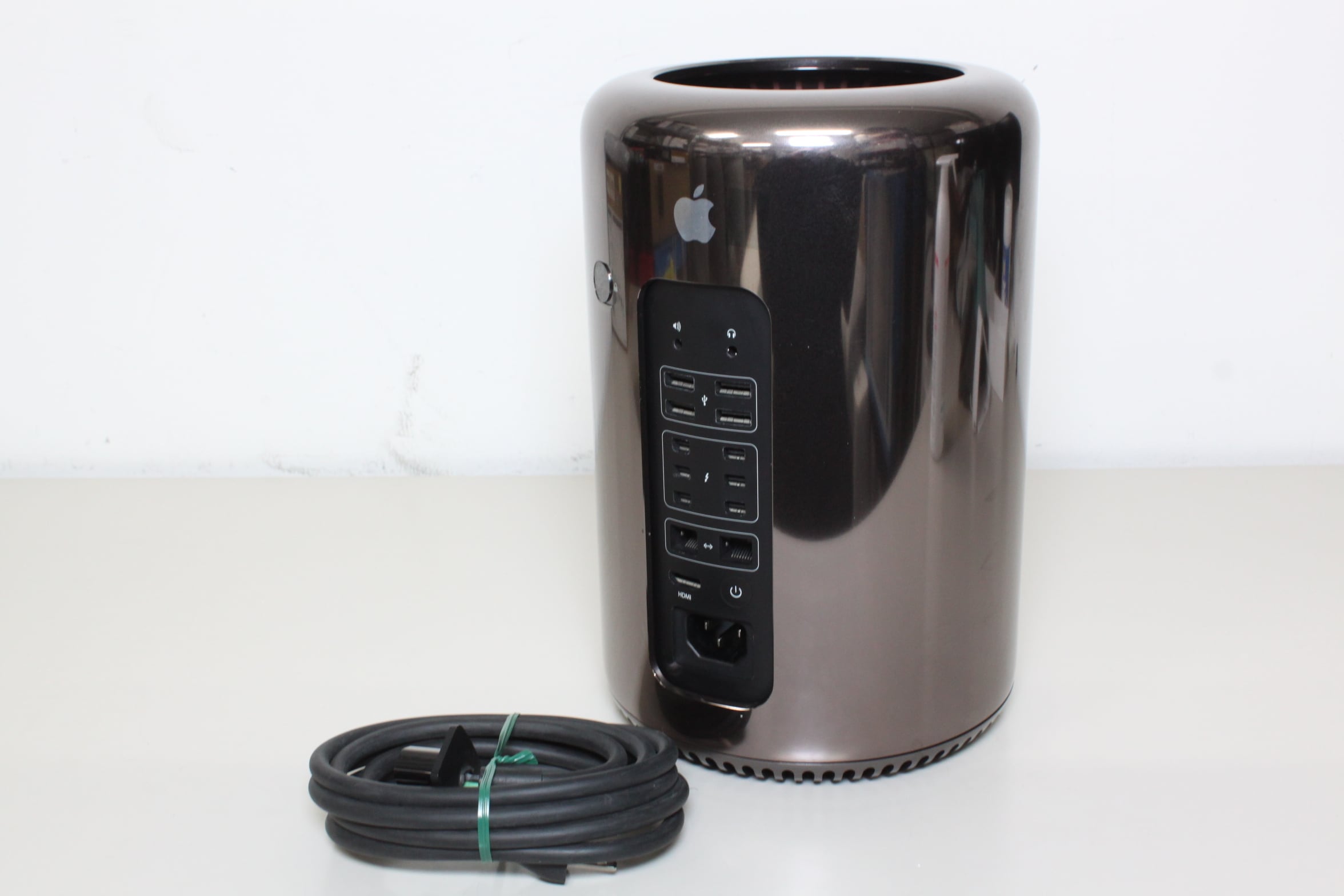 【即日発送・美品】MAC PRO Late 2013 ME253J/A