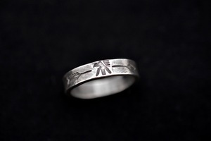 Luck thunderbird x arrow ring