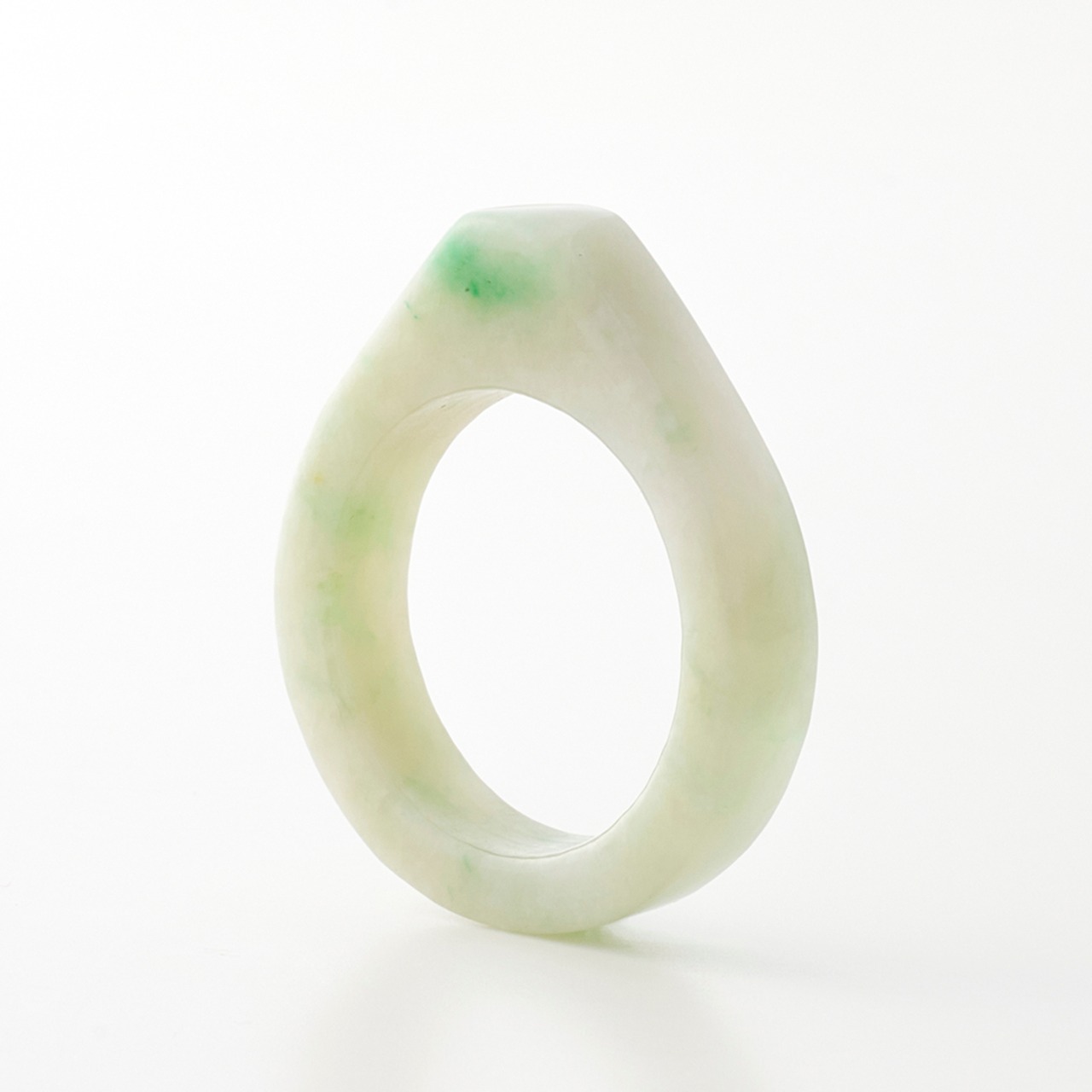 【15号】今までにないこんもりとした形が新しい！ 翡翠くりぬきリング A貨翡翠 jd_rg1402