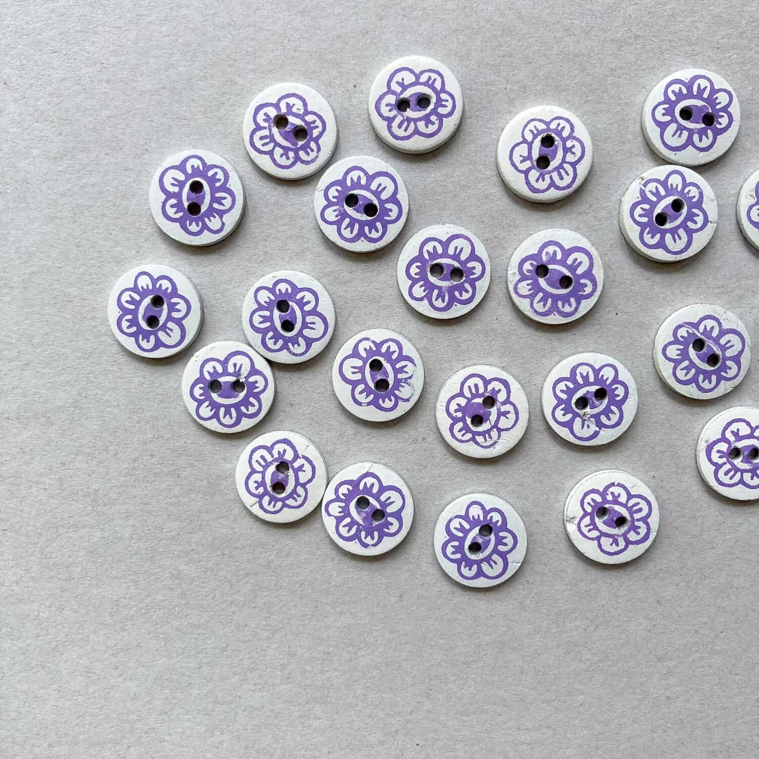 《オンライン限定》ココナツボタン 白×紫花S(13mm)