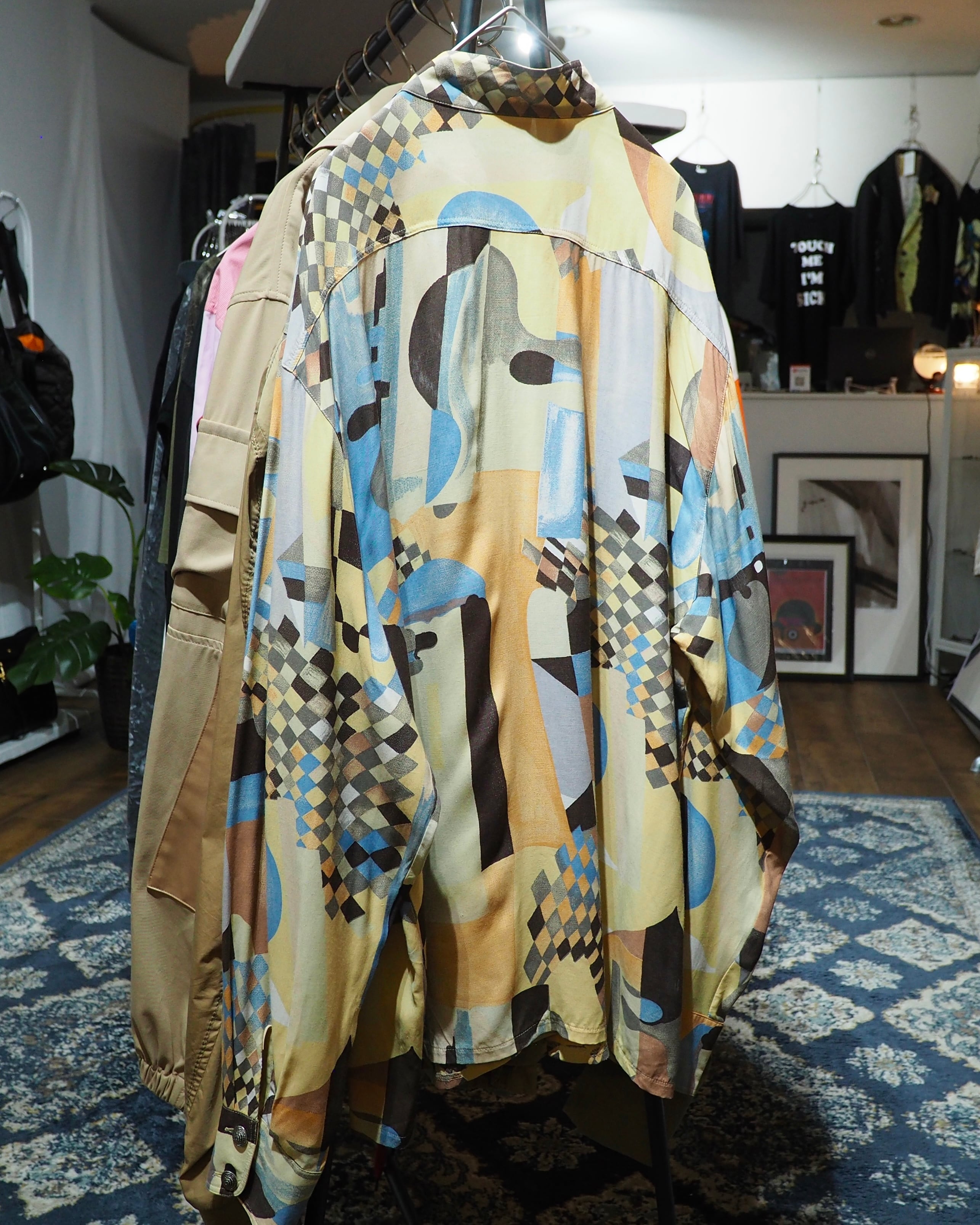 1980 - 90s Beautiful Abstract Art Painting vintage Drape No Collar Shirt