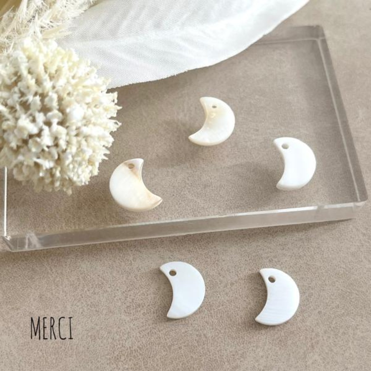 【4個】ムーンシェルチャーム/コネクター /貝/ナチュラル/月