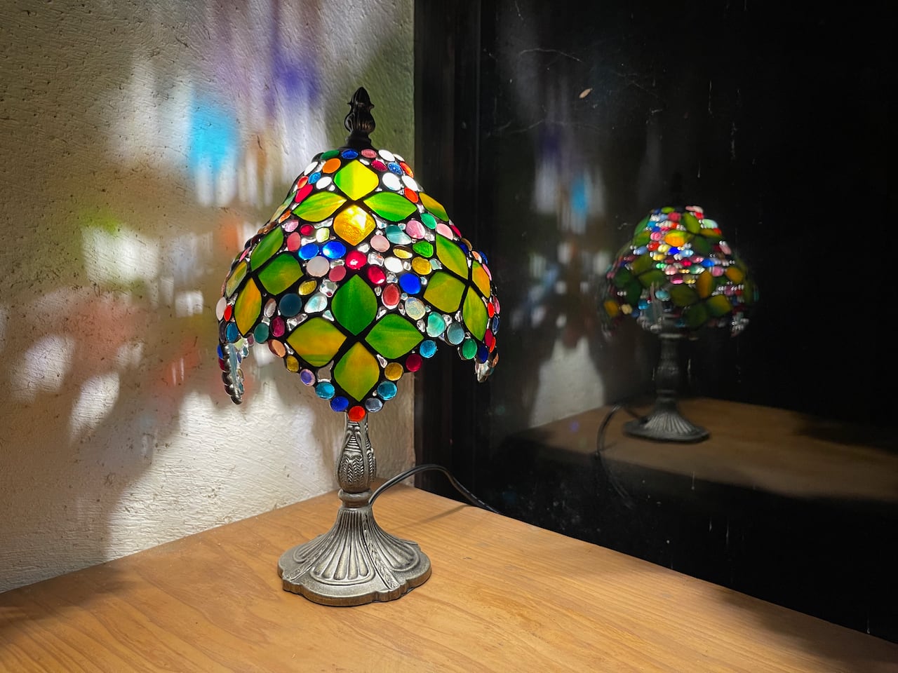 星を散りばめたランプ（ステンドグラスのテーブルランプ）