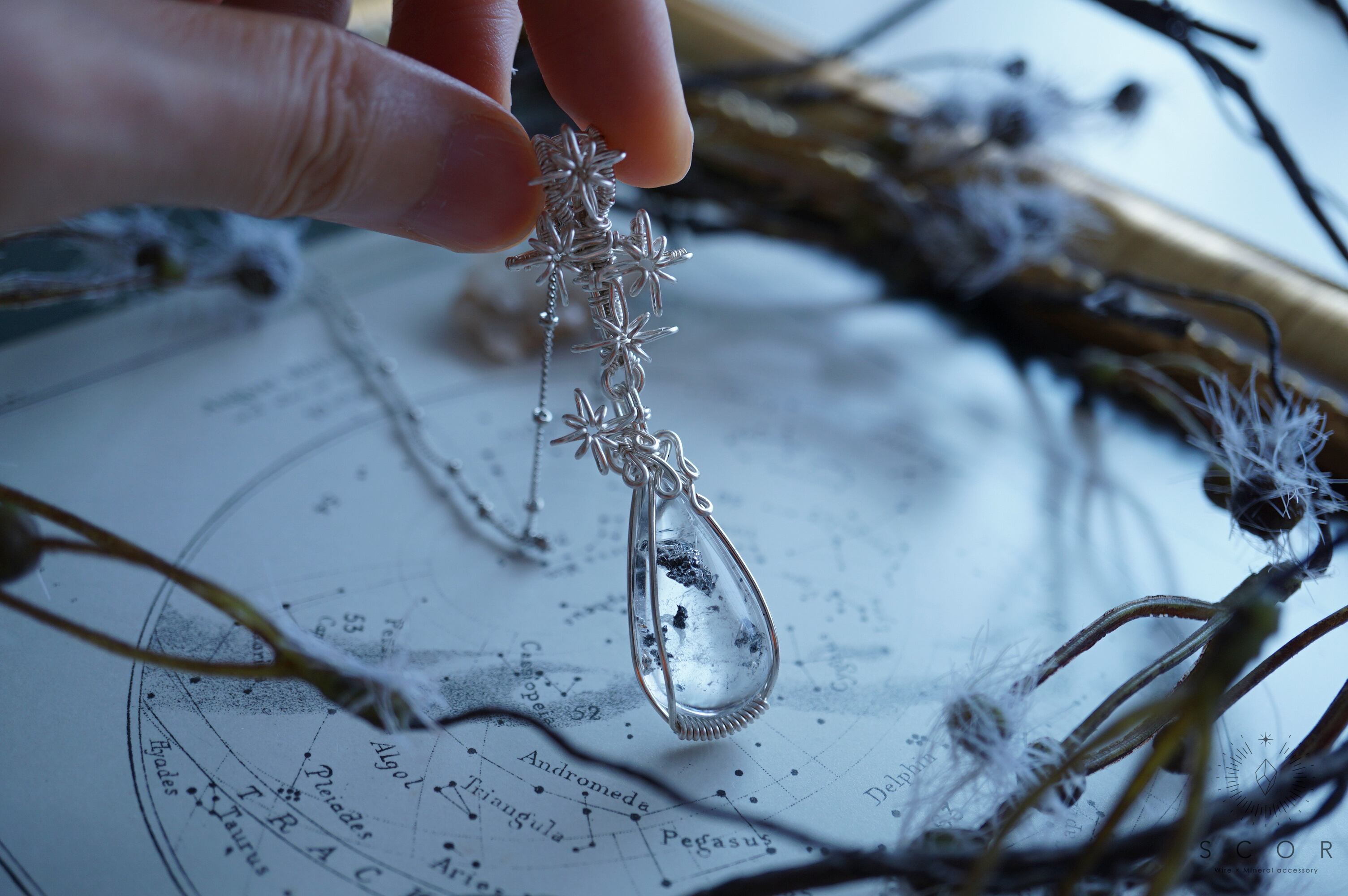 Shooting star - 黒銀の流星 (pt269-h-s)(ヘマタイトinクオーツ ペンダントトップ)