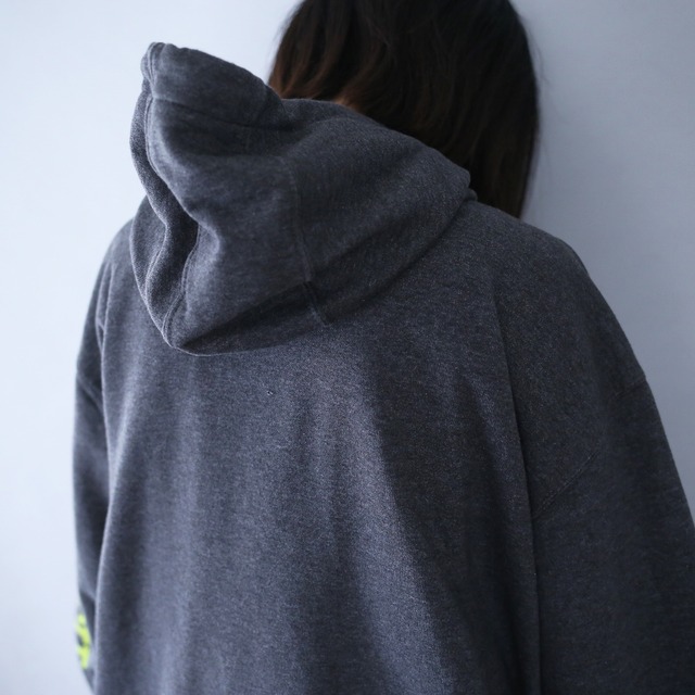 "Carhartt" sleeve logo printed over silhouette dark gray sweat parka