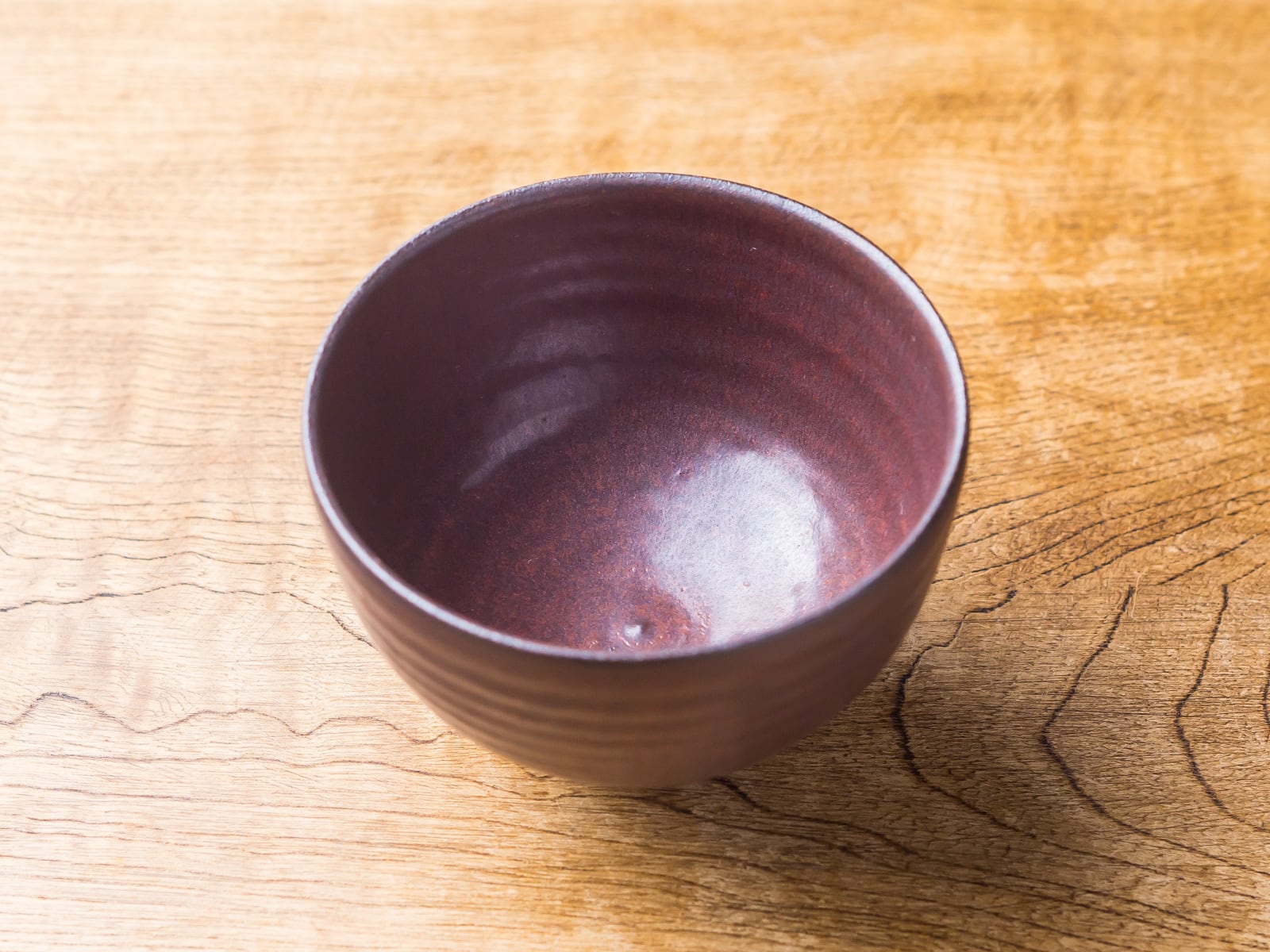 赤鉄飯茶碗（茶碗・碗）／吉永哲子