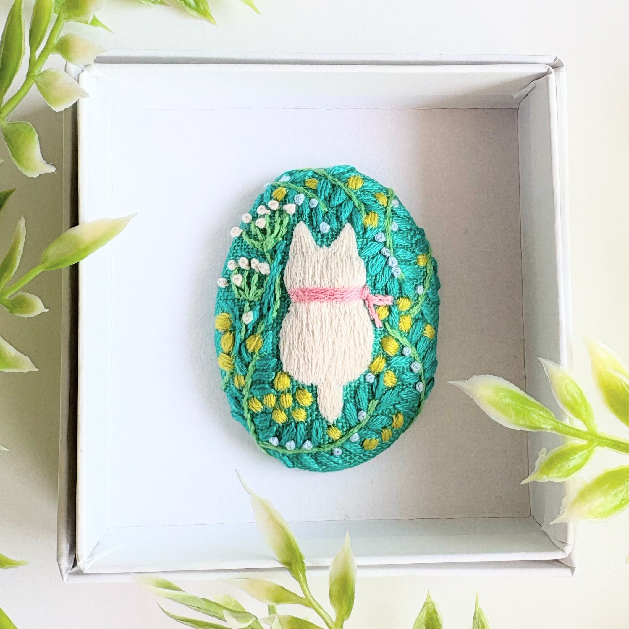 こねことミモザの刺繍ブローチ【botanical】#435 | j.couture