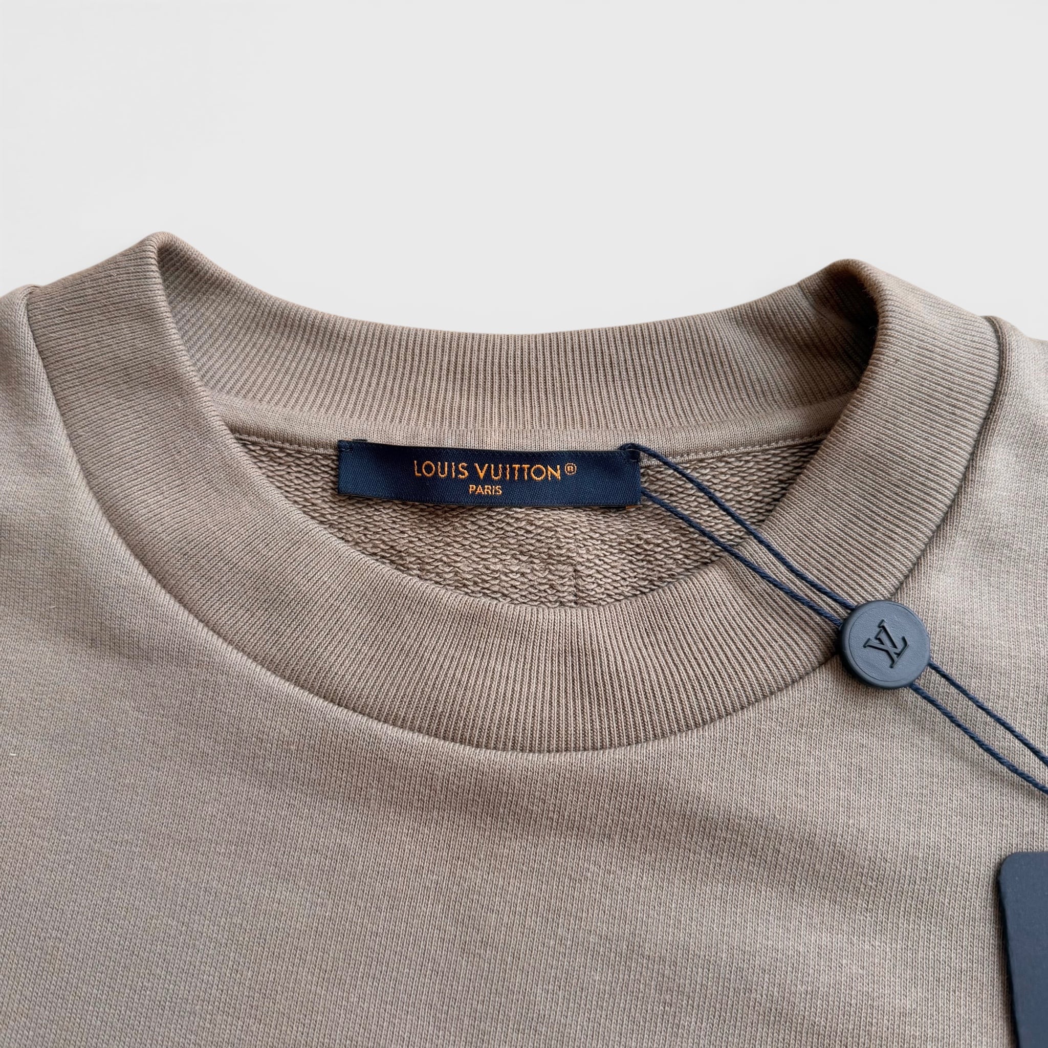 LOUIS VUITTON エンブロイダリー シグネチャークルーネック LOUIS VUITTON エンブロイダリー シグネチャー クルーネック サンド XL