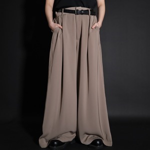 wide & loose silhouette beige color tuck drape trouser pants