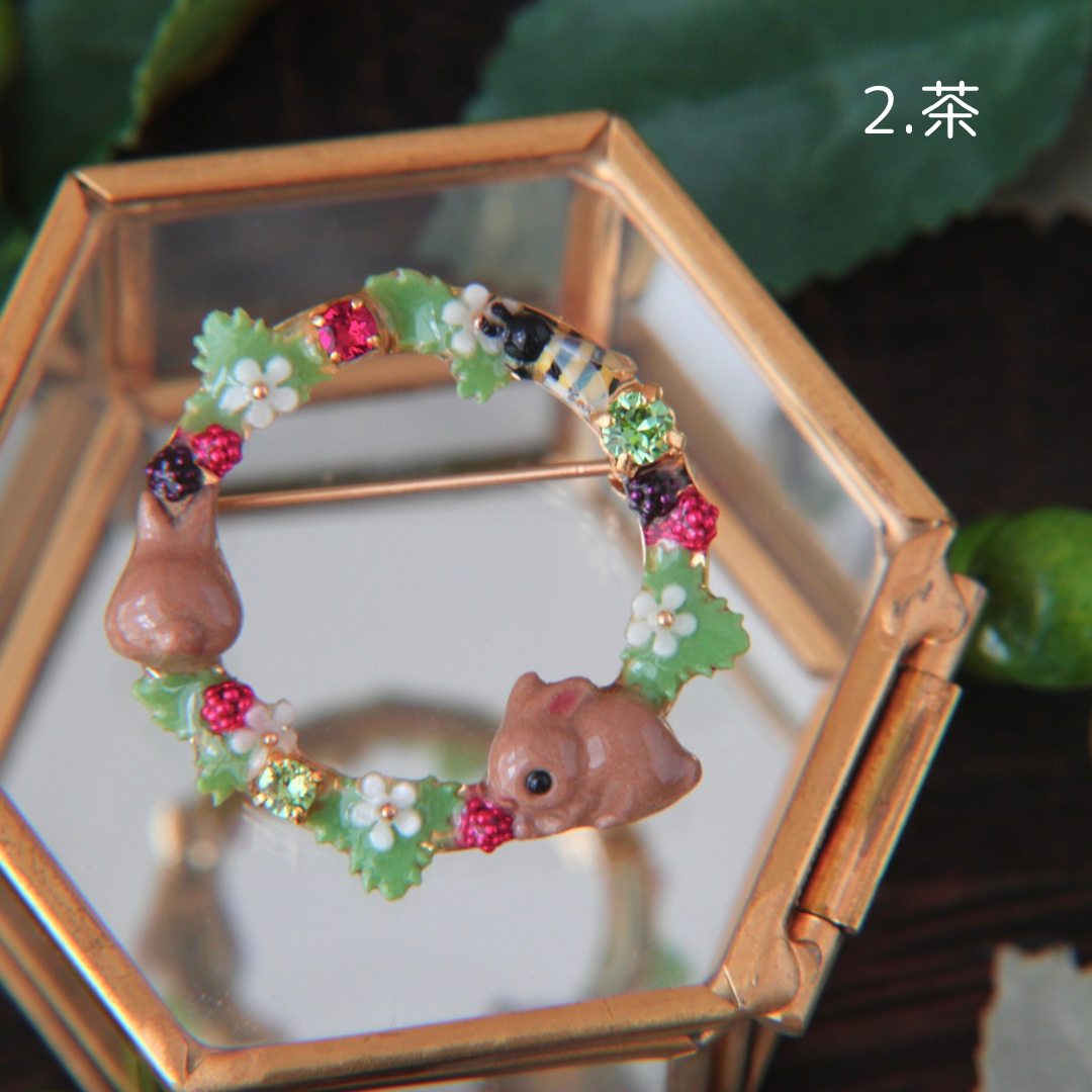 小さい野いちごリースブローチ