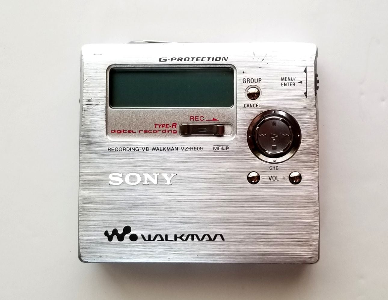 SONY MZ-R909 MDプレイヤー・レコーダー 乾電池用充電器セット SONY MZ-R909 MDプレイヤー・レコーダー 乾電池用充電器セット 【公式