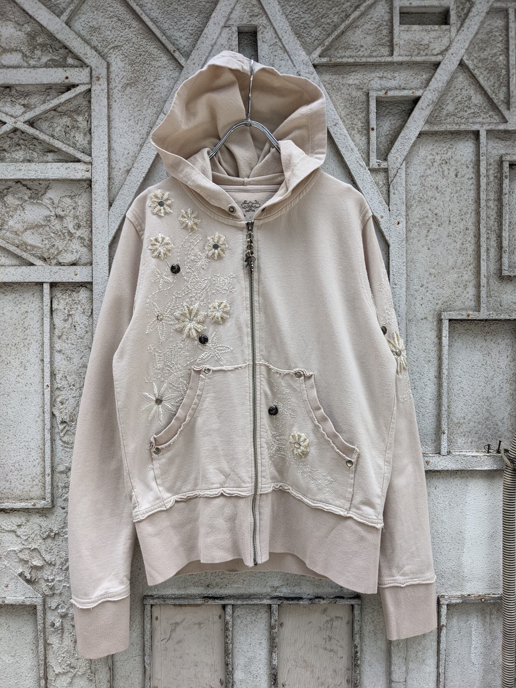 "STUDS & EMBROIDERY" design hoodie
