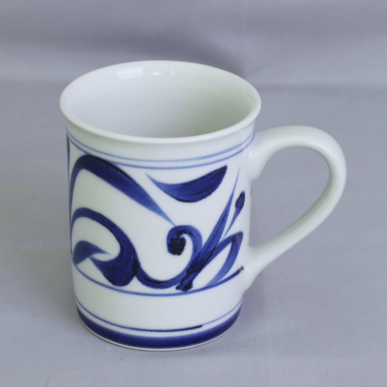 砥部焼 千山窯 マグカップ（中） 唐草