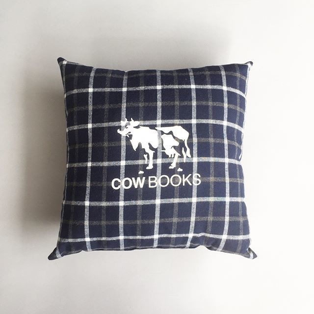 COWBOOKS / READING CUSHION / NAVY CHECK / カウブックス / リーディングクッション / ネイビーチェック / (C)