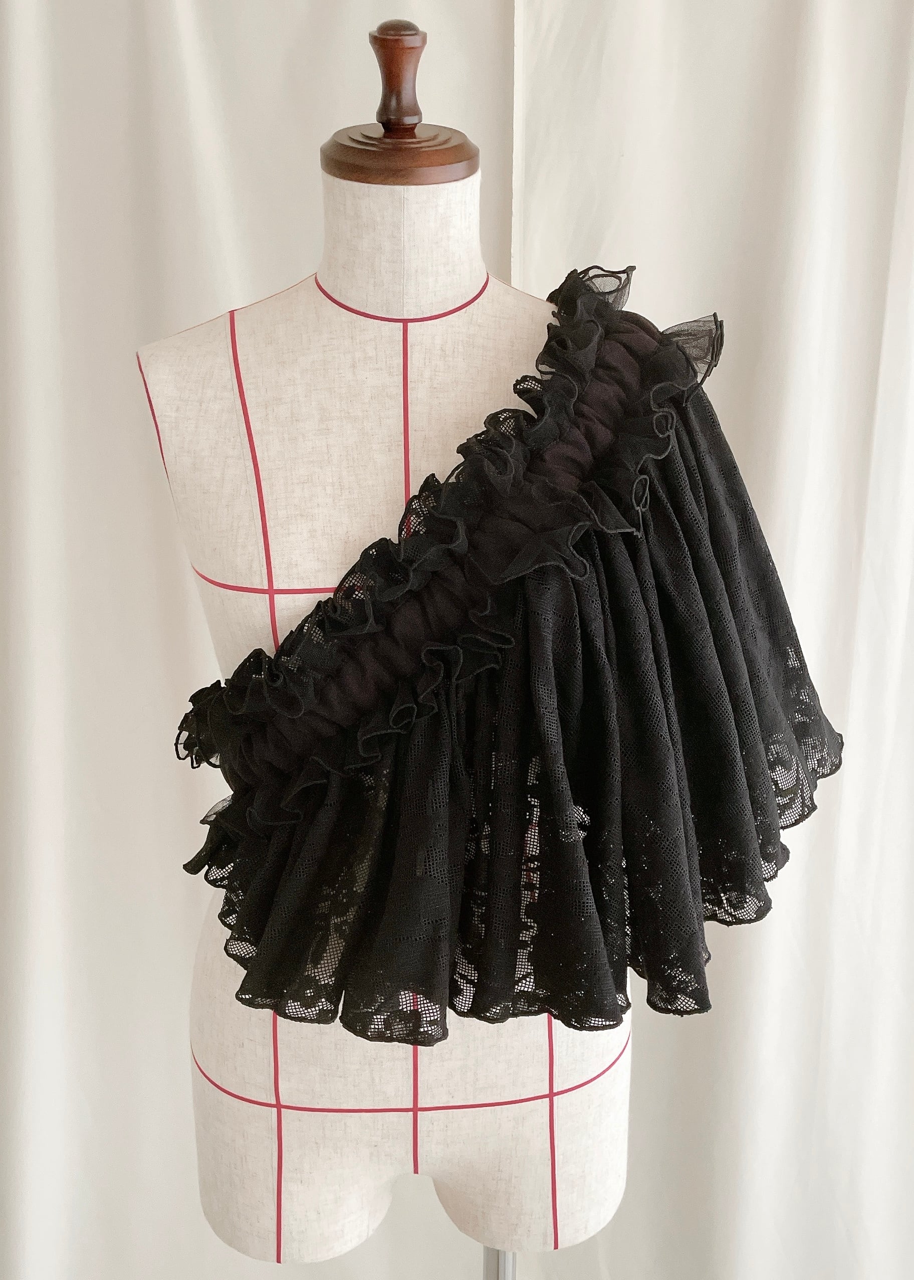 DŌRA CÎTA | Ruffled Hidden Bag - BLACK | ORIENT MILLINERY