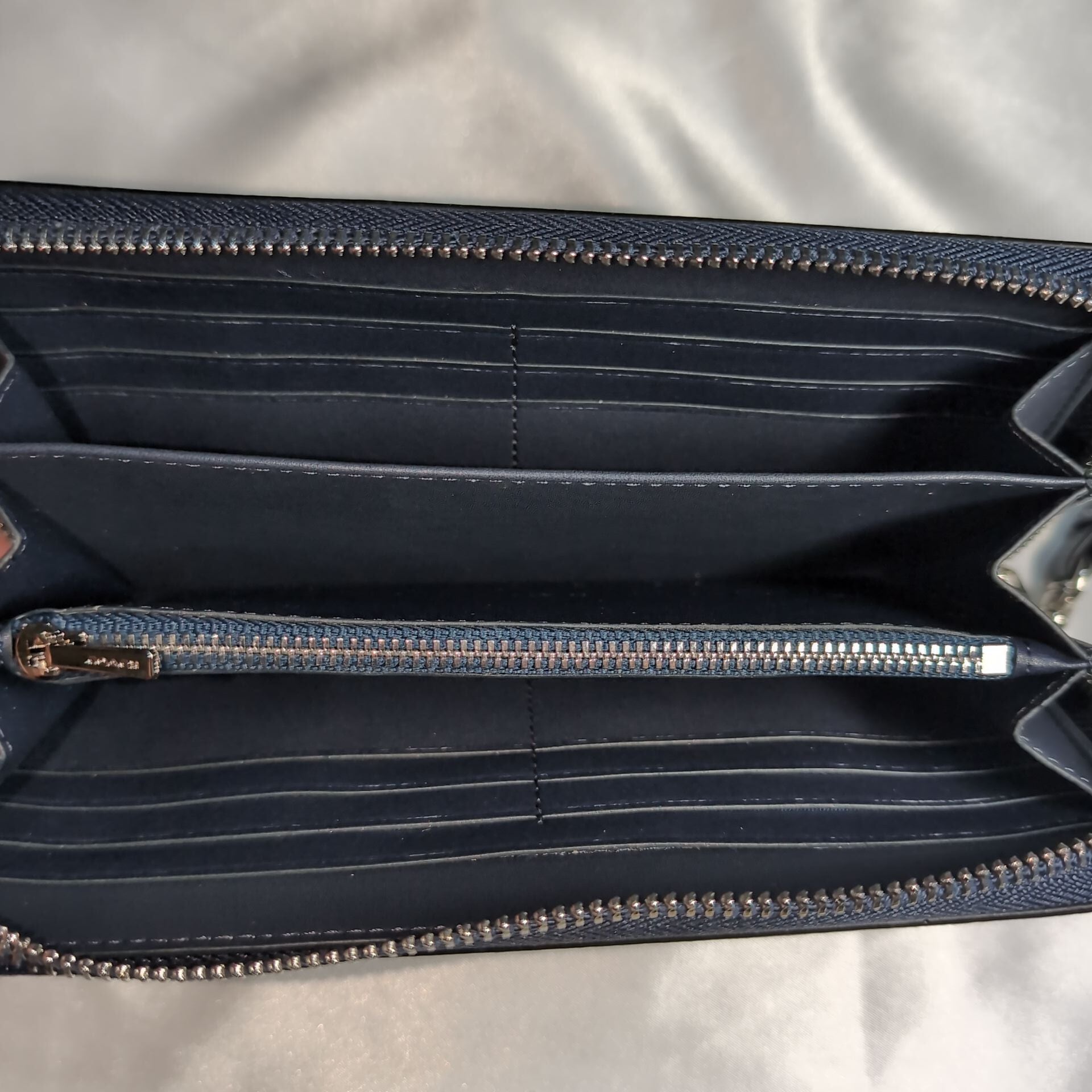 COACHコーチ ラウンドファスナー長財布 グラフィック デニムブルー