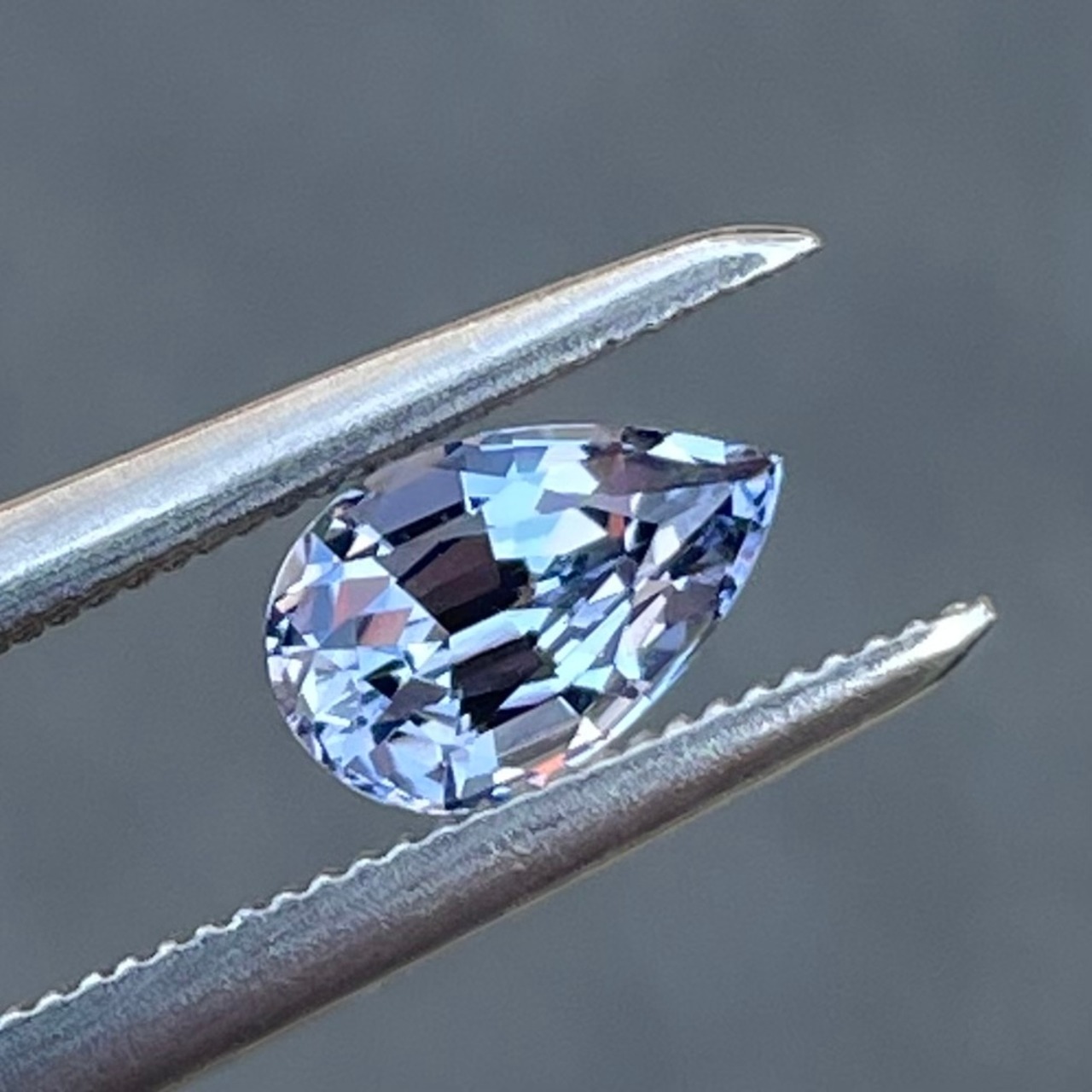 ラベンダースピネル 6.5x4.2x3.0mm, 0.62ct マダガスカル産