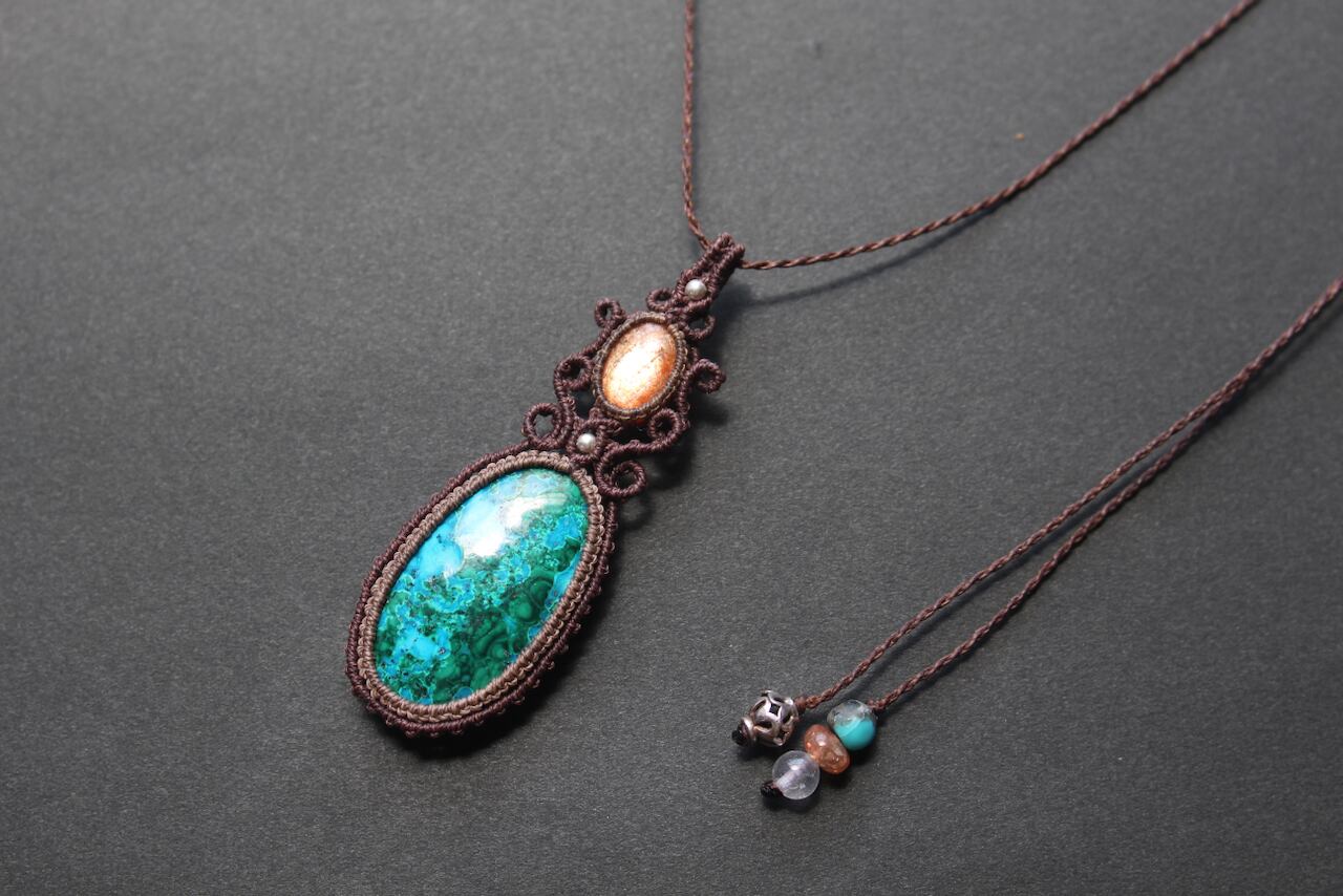 Chrysocolla malachite & Sunstone micromacrame pendant