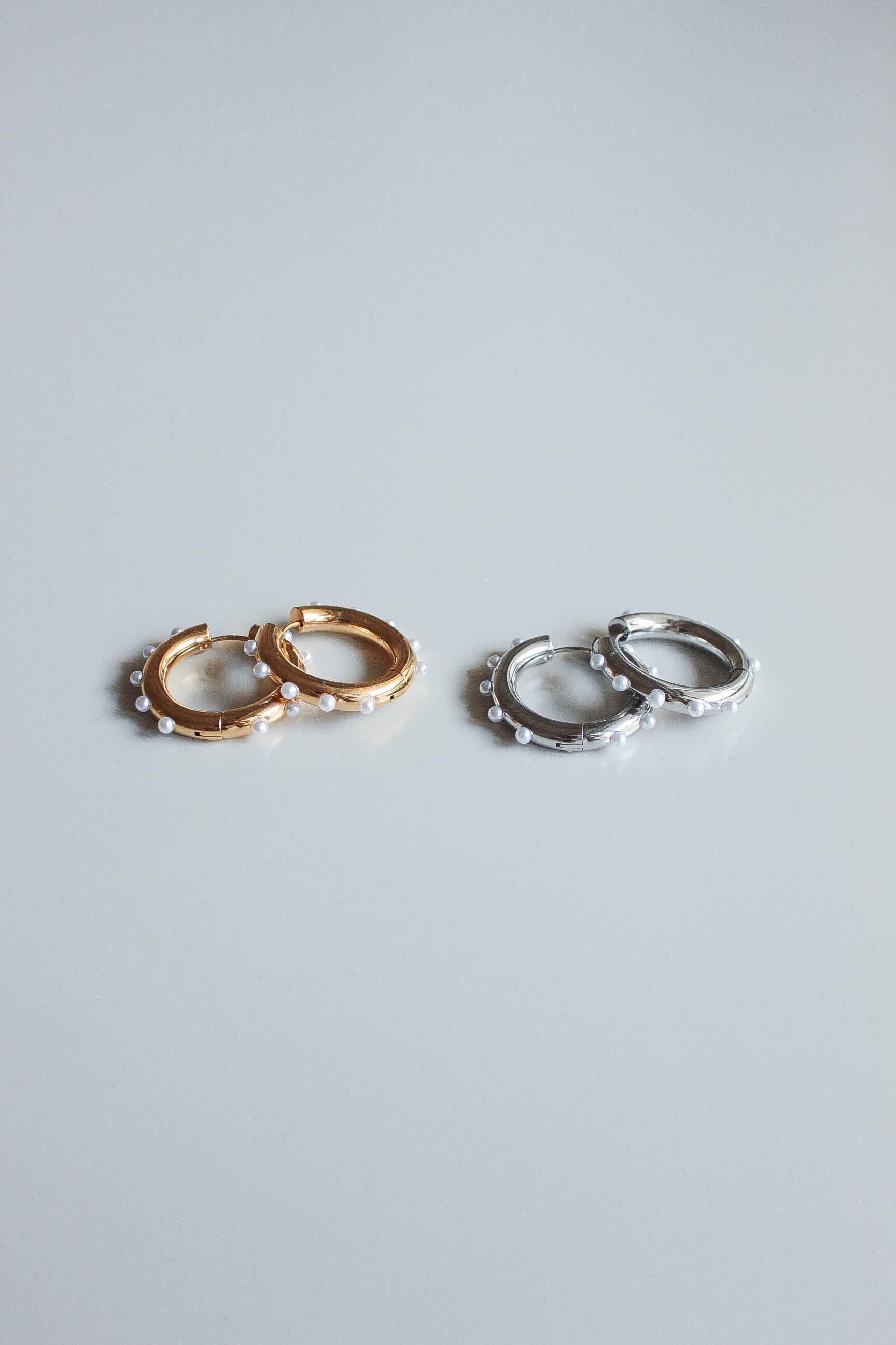 Dot Pearl Hoop Pierce | ebine(エビネ)|金属アレルギー対応アクセサリー