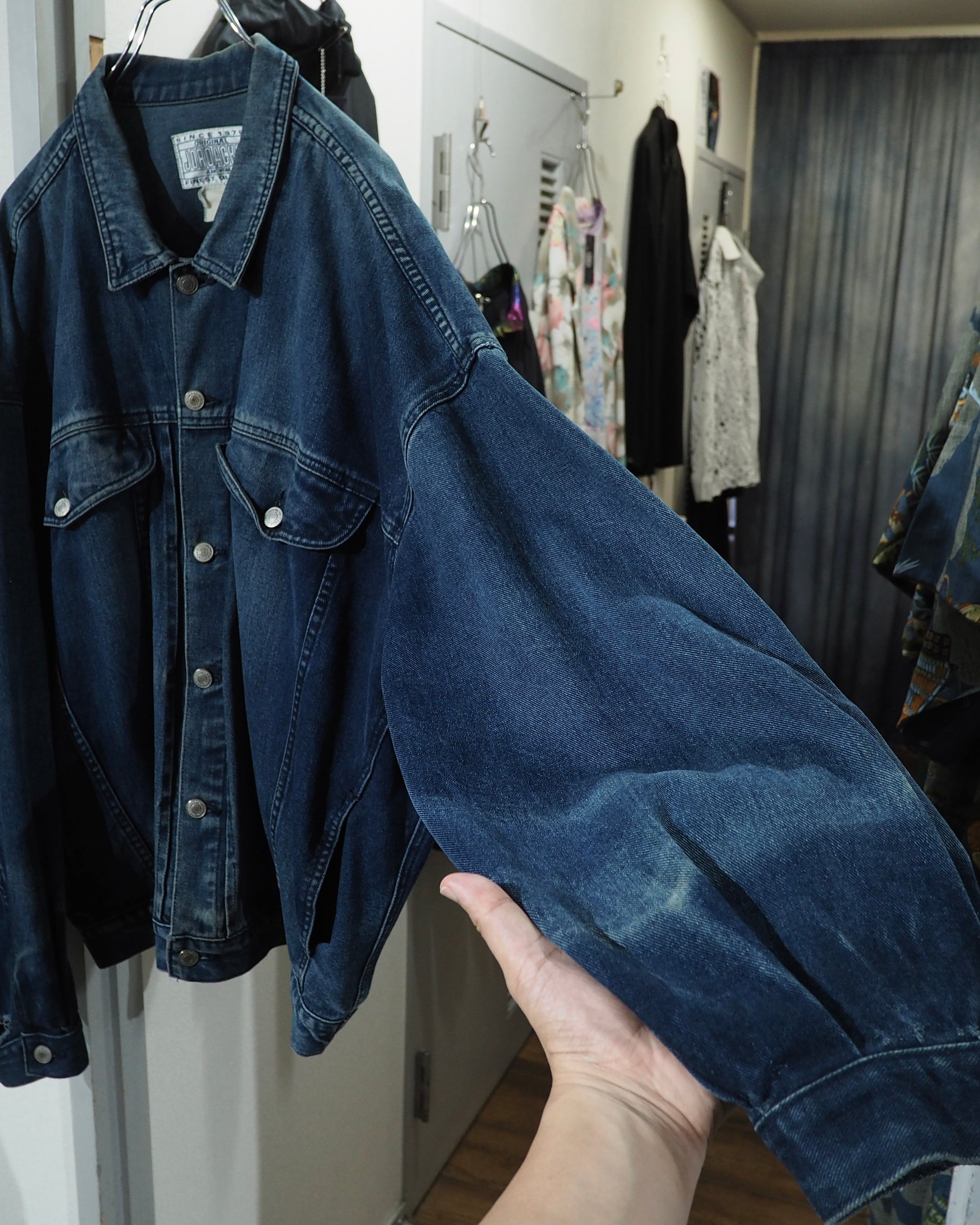 1990s " JORDACHE " Beautiful Fade Indigo Blue × Over silhouette vintage Denim Tracker jacket