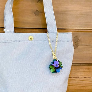 【アウトレット価格】レザーフラワー３Dパーツ　ビオラM　 ペールブルー　ピン無し(6個入）