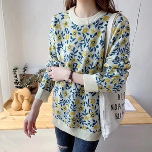 ラウンドネック花柄ニット