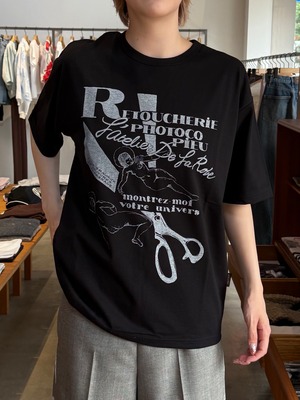 【26SS】PHOTOCOPIEU フォトコピュー / グラフィックTシャツ 半袖 / JIMMY PRINT T-SHIRT "RETOUCHERIE"