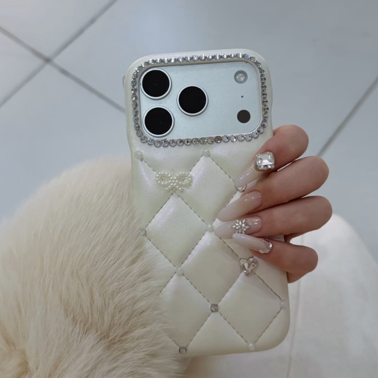 キルティングビジューホワイトiPhoneケース | Matey