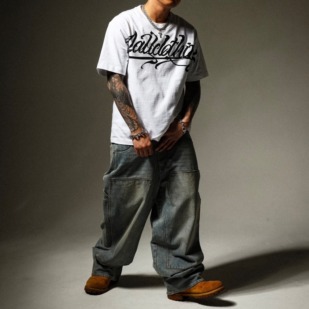 CROWN LOGO WASHED DOUBLE KNEE BAGGY DENIM