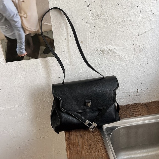 ヴィンテージライクフラップショルダーバッグ  A720
