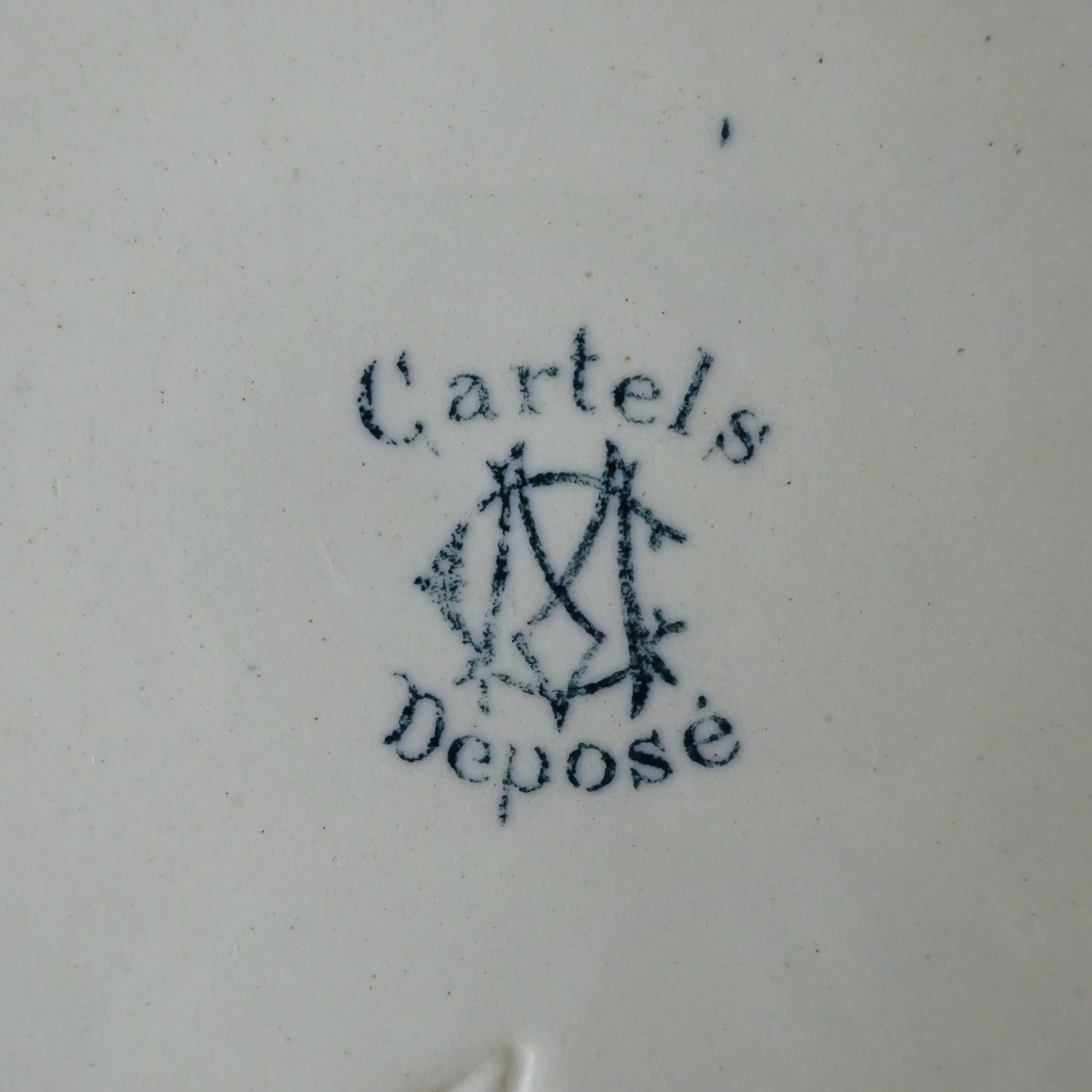 Creil et Montereau  modèle《Cartels》assiette plate (A)