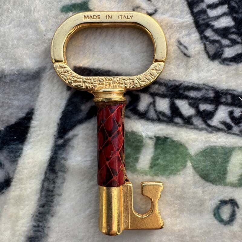 幸運を招くお守り 本物のウサギの足を使ったラッキーラビットフット