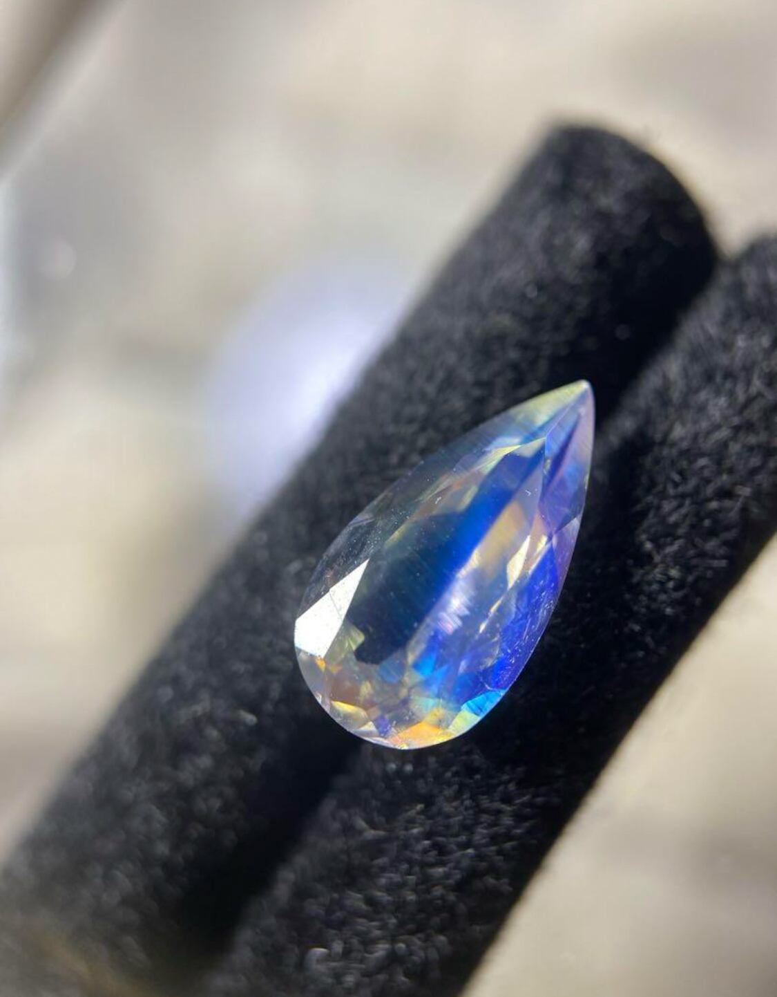 レインボームーンストーン1.315CT ルース天然宝石
