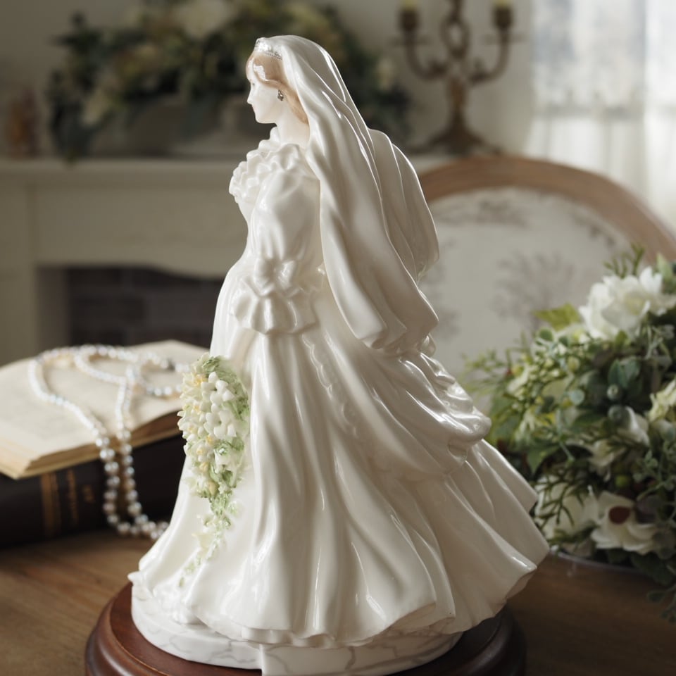 希少 英国コールポートフィギュリンB ダイアナ・シグネチャーモデル