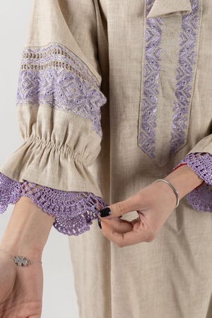 ウクライナ刺繍ヴィシヴァンカ　シルク糸　手刺繍　レディース・フリーサイズ