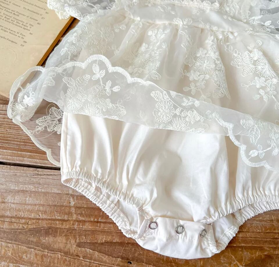 レースロンパース……..海外子供服 ベビー 女の子 ホワイト ナチュラル プチプラ