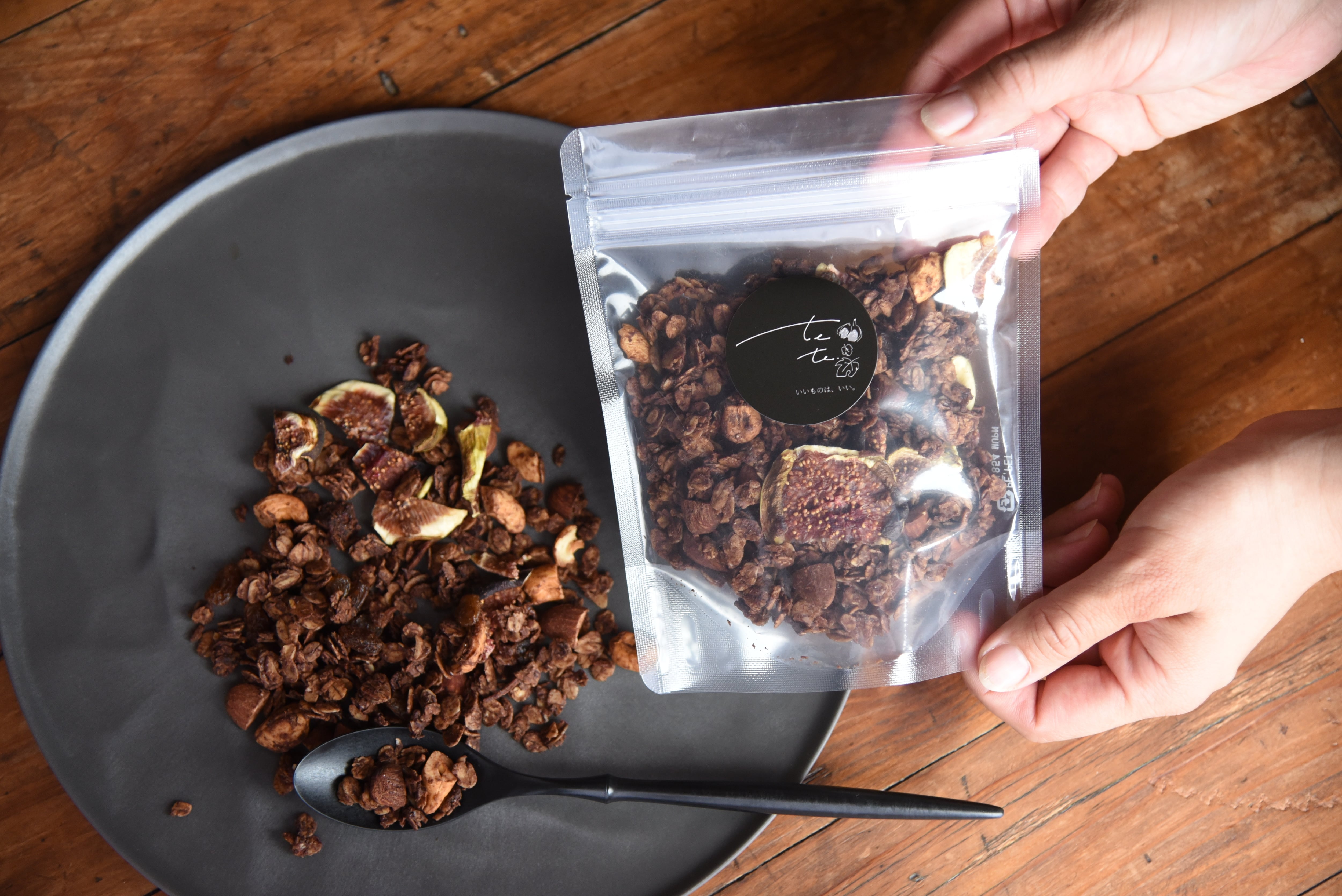 いちじくのココアスパイスグラノーラ