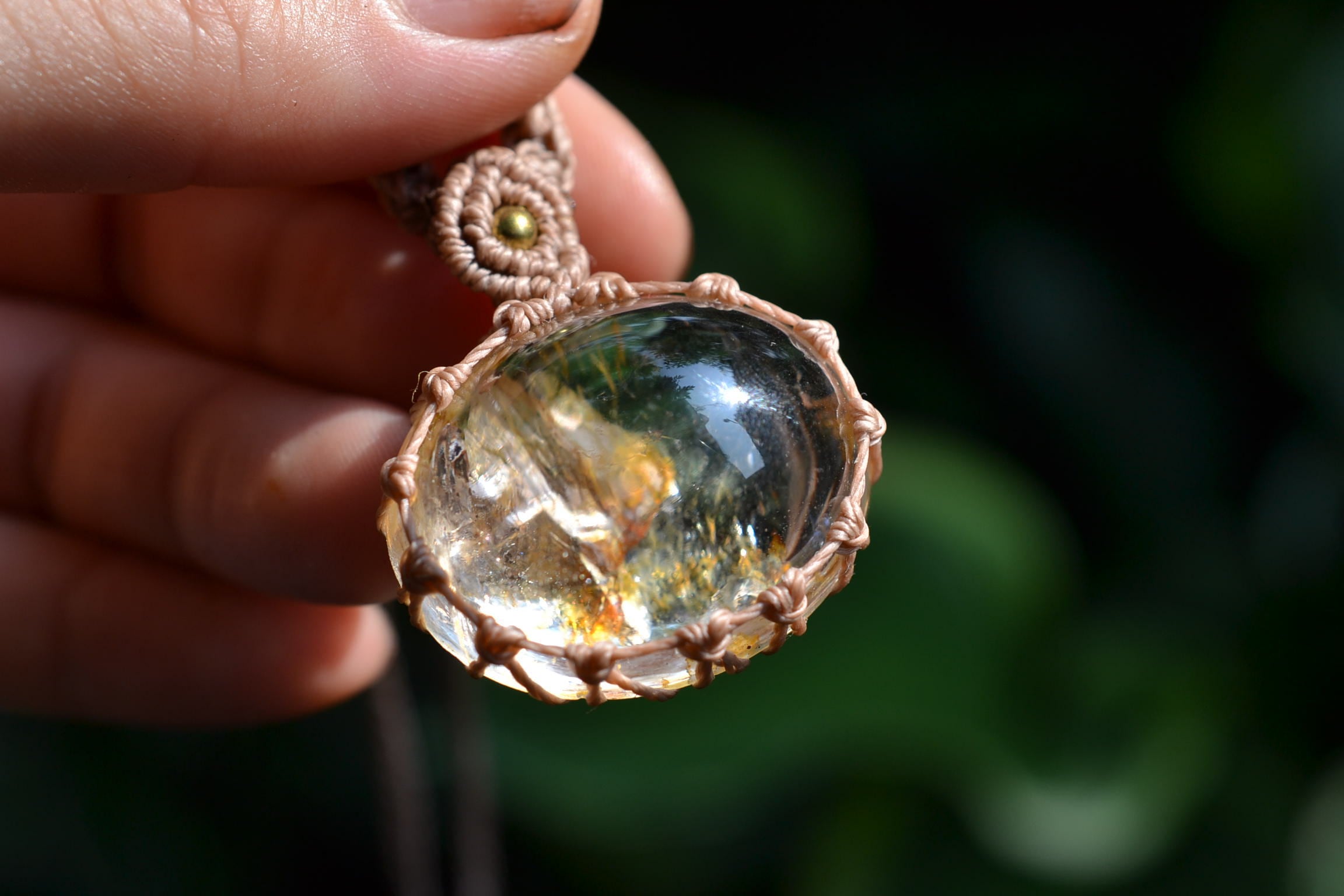 虹色ぷっくり★ガーデンクォーツ マクラメペンダント