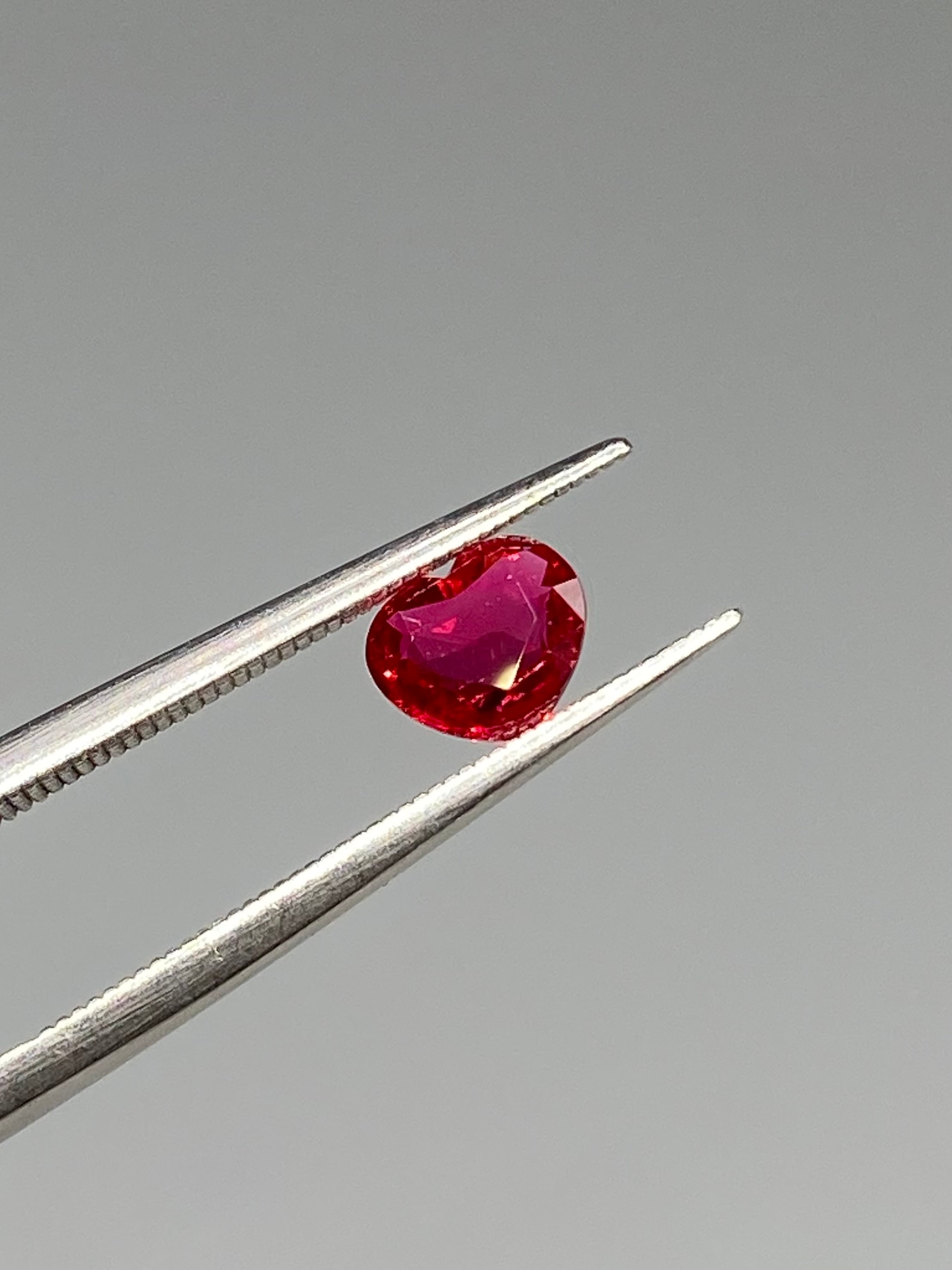 珍しいハート♡レッドスピネル 0.359ct ルース | シークレットベース